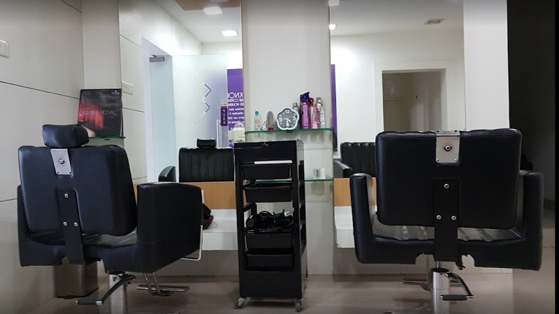 Naturals beauty parlour hair smoothening outlet price